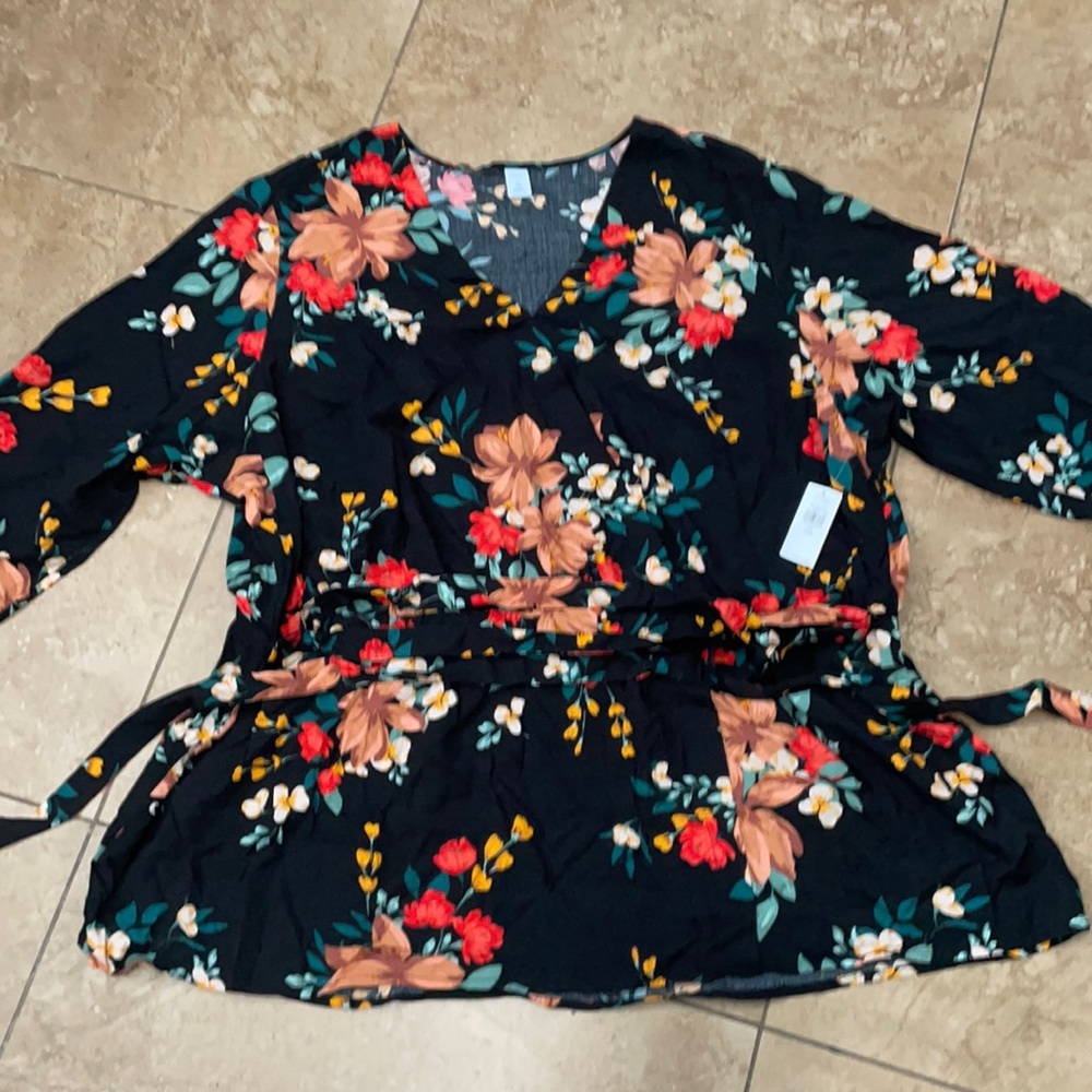 Old Navy NWT Floral V Neck Blouse